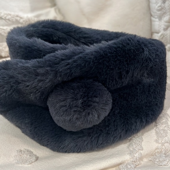 Zara Faux Fur Scarf - Picture 3 of 5